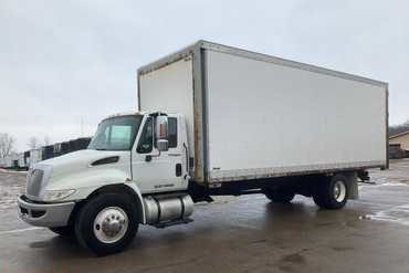 2013 International DuraStar 4300 26’ Box Truck 1HTMMAAL1DH333886
