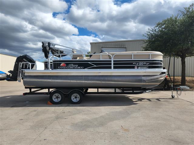 2016 Sun Tracker Party Barge Signature 22DLX