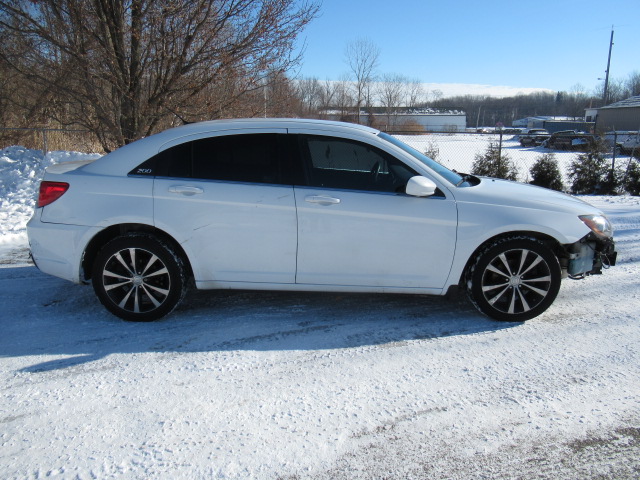 2013 Chrysler 200S