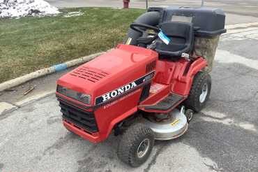Lot of (1) Honda riding lawnmower with bagger attachment