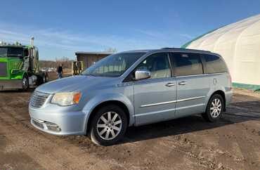 2012 Chrysler Town & Country Touring L FWD 4 Door Van