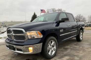 2015 Ram 1500 Crew Cab SLT 4WD Pickup