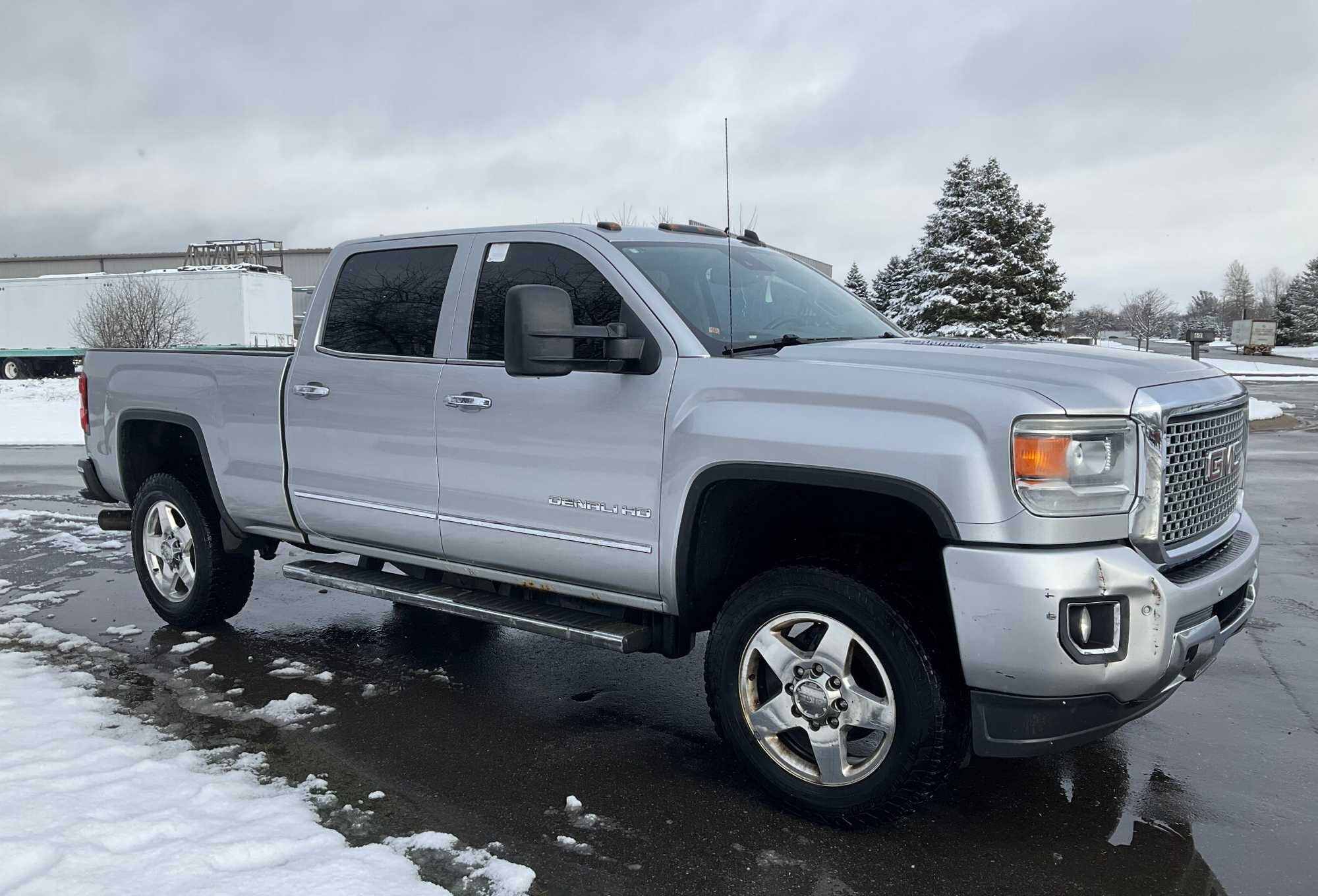 2015 GMC Sierra 2500 HD Denali Crew Cab 4WD