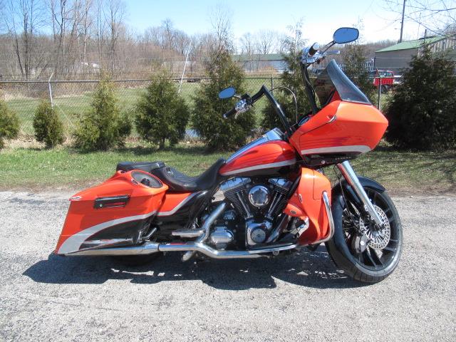2013 Harley-Davidson Road Glide Custom (FLTRX103)