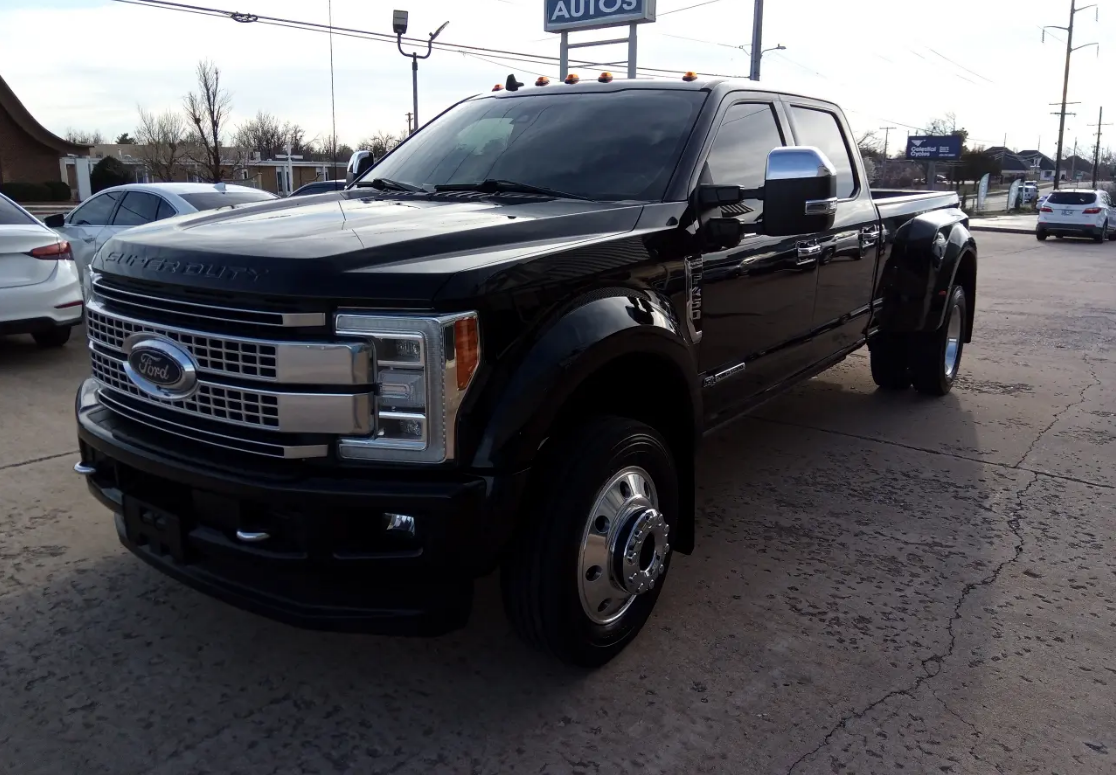 2019 Ford Super Duty F-450 DRW Platinum 4WD Crew Cab 8′ Box