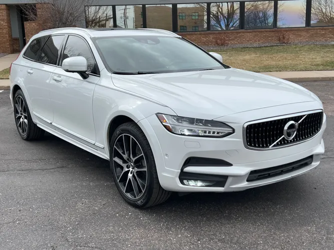 2018 Volvo V90 Cross Country T6