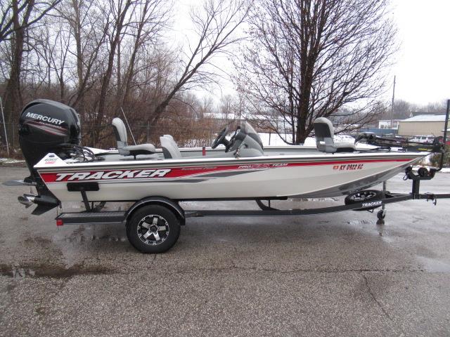 2017 Tracker Marine Pro Team 195TXW