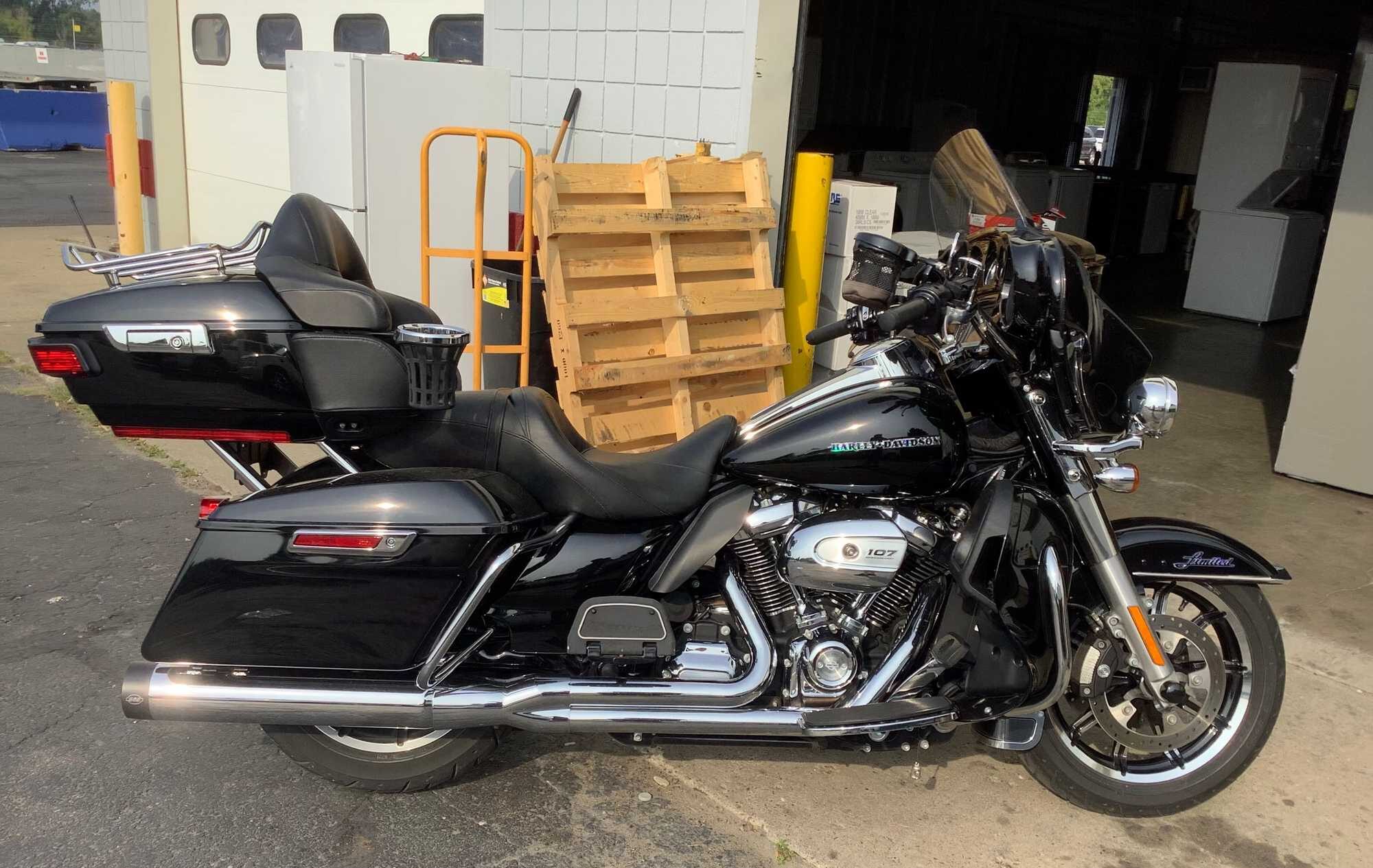 2018 Harley Davidson Ultra Glide Limited Low Motorcycle