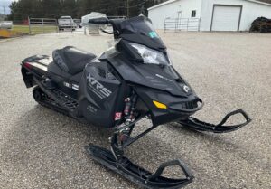 2015 SKIDOO XRS Renegade Snowmobile