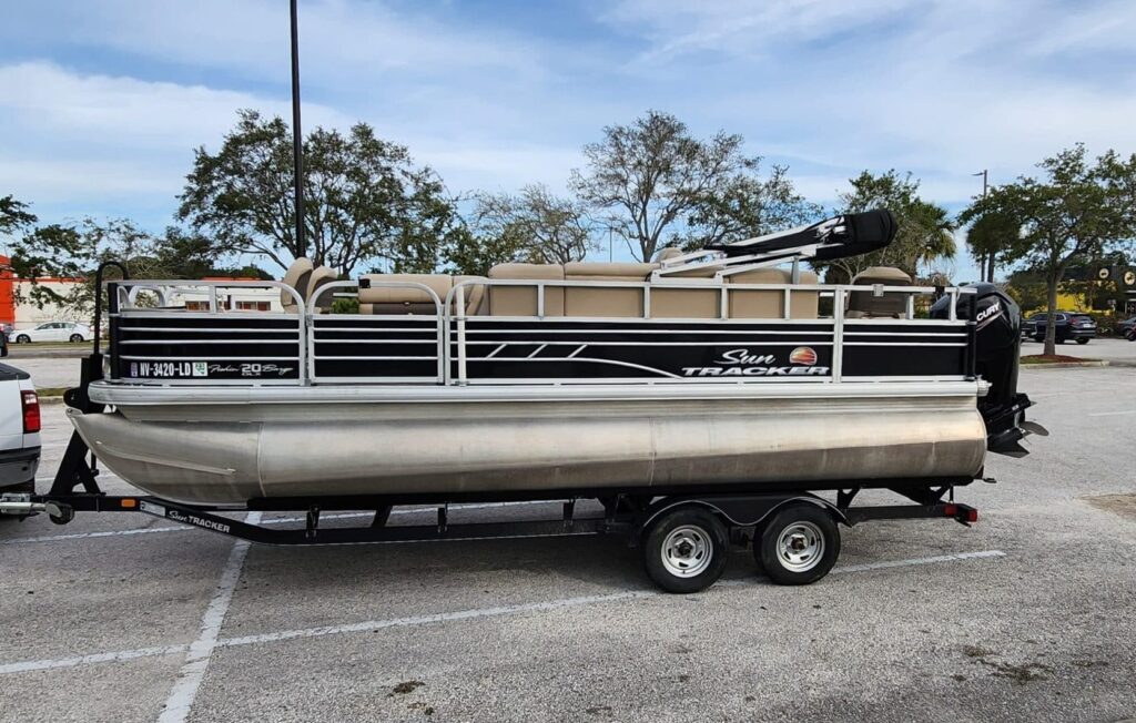 2021 Tracker Marine FB 20