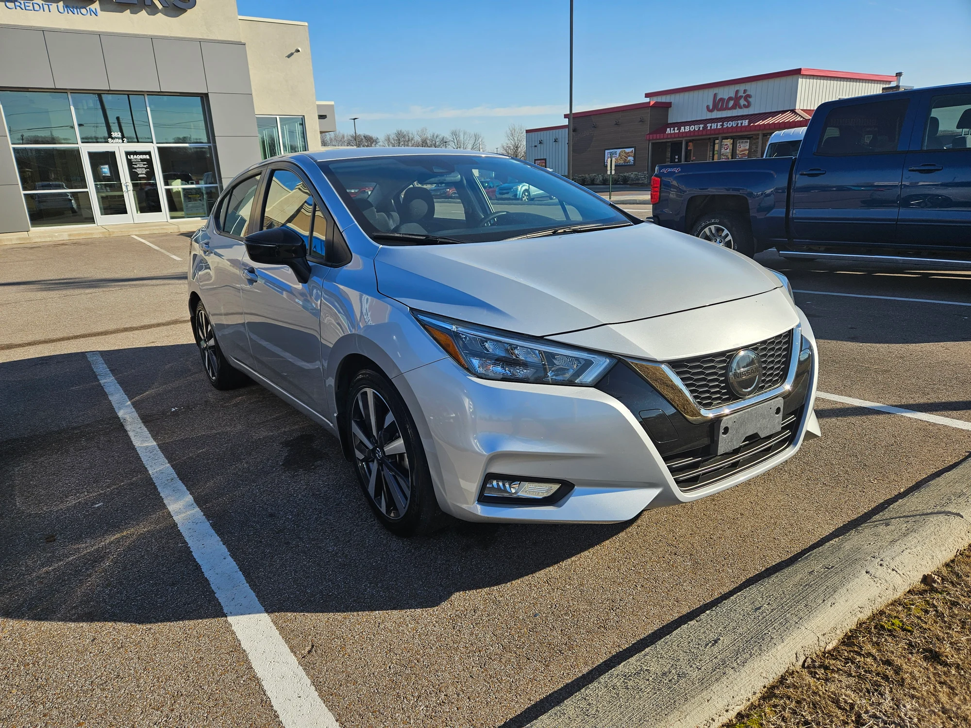2021 Nissan Versa 4D SR 1.6L