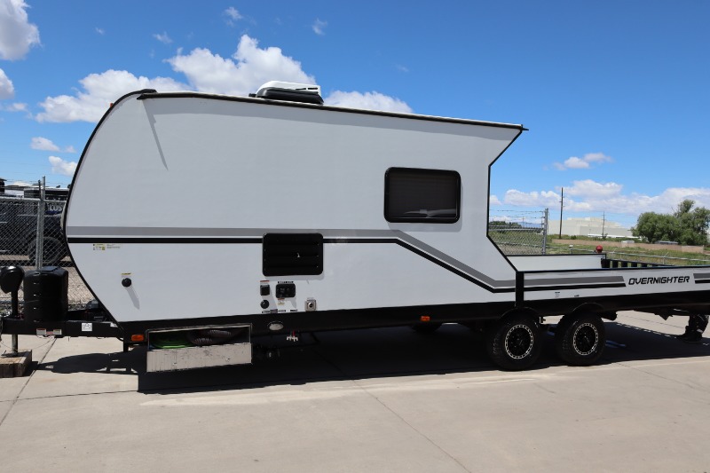 2023 GENESIS SUPREME Overnighter toy hauler M-12-14.6k-37′