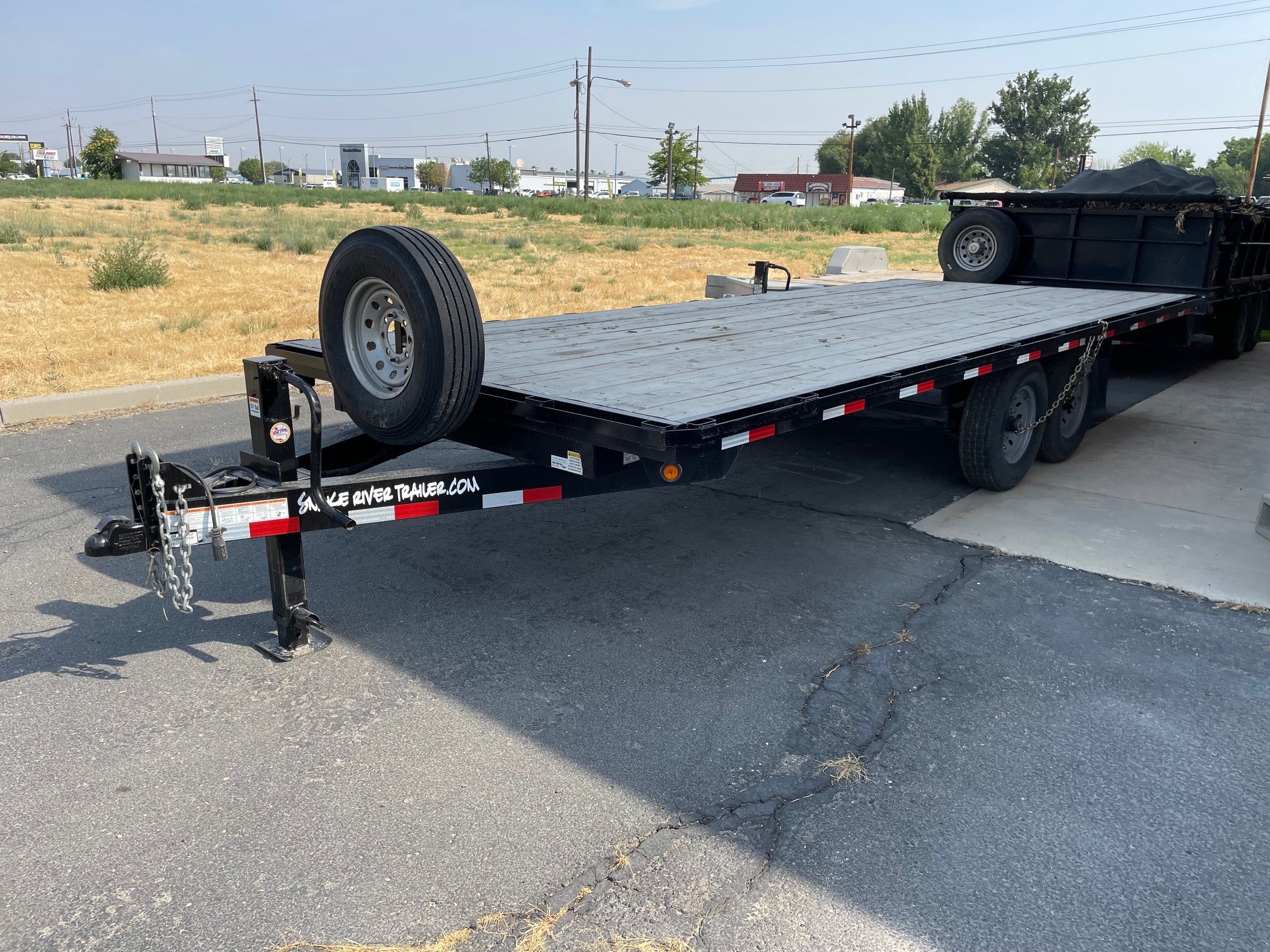 2022 Snake River FM820-14k flat bed deckover trailer