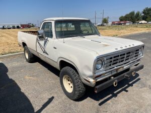 1975 Dodge W100 4×4 Pickup