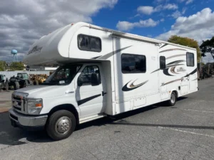 2015 Forest River Sunseeker 32′ RV