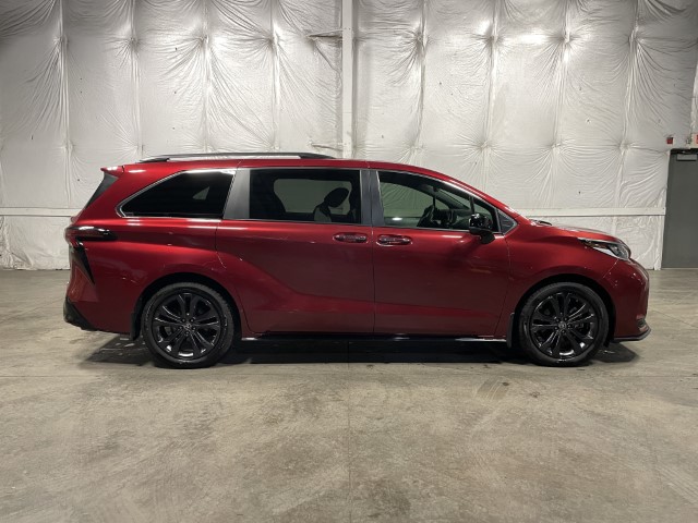 2022 Toyota Sienna XSE Hybrid