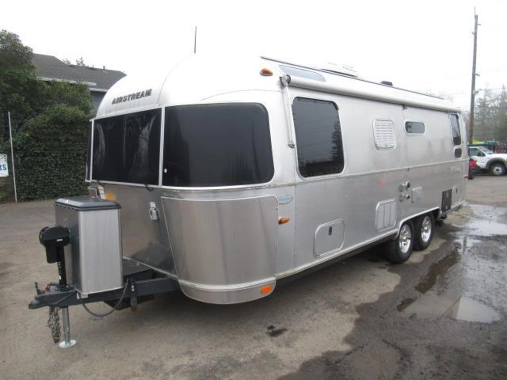 2015 AIRSTREAM FLYING CLOUD TANDEM AXLE TRAVEL TRAILER