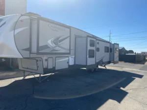 chaparral coachman by forest river 41.9 x8 5th wheel