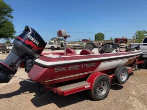 Skeeter Bass Boat 2001 Model with Yamaha V Max 150hp motor 2001 model. 18.5′ length. Has Minn Kota