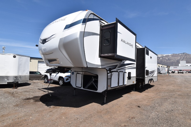 2022 KEYSTONE AVALANCHE 322RL