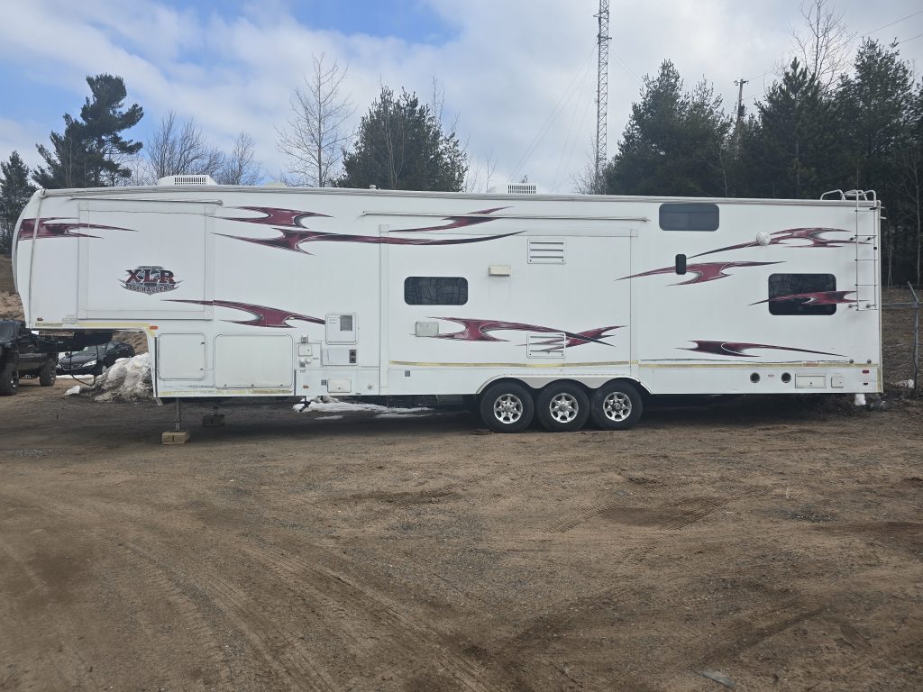 2011 XLR TOY HAULER SERIES M-385X12
