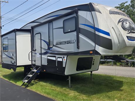 2018 FOREST RIVER CHEROKEE CAMPER