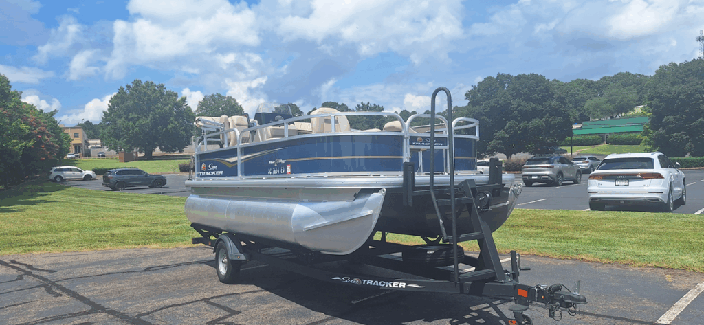 2024 Suntracker Bass Buggy 16 XL