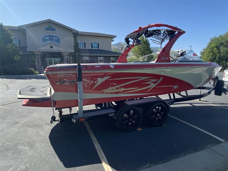 2014 Tige Z3/SK – Premium Wake Surf & Wakeboard Boat