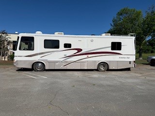 2000 Spartan Kountry Star Camper