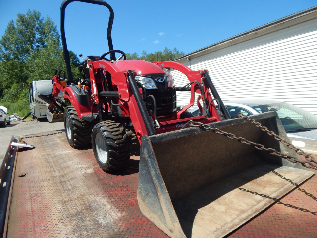 2020 Mahindra Tractor