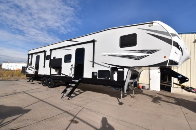 repo RV 5th wheel for sale at a credit union in Utah