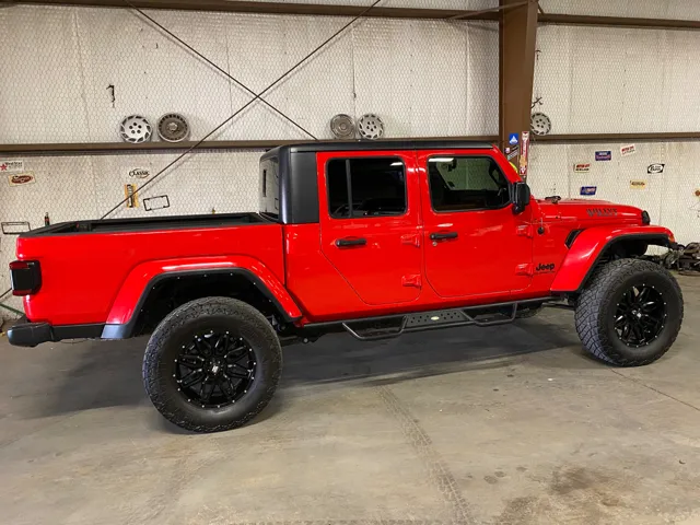 2021 Jeep Gladiator 6 speed manual w/winch