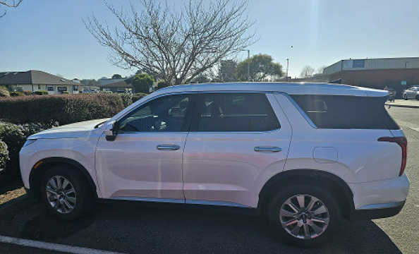 repo 2024 Hyundai Palisade SEL Sport Utility 4D for sale at a bank