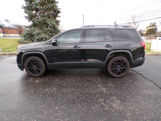 repo 2021 GMC Acadia SLT FWD for sale at a bank
