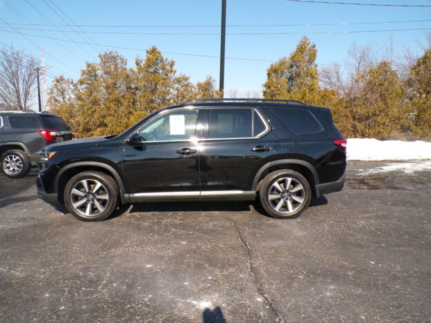 repo 2023 Honda Pilot Touring for sale at a bank