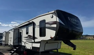 repo 2017 Heartland Elkridge RV for sale at a bank