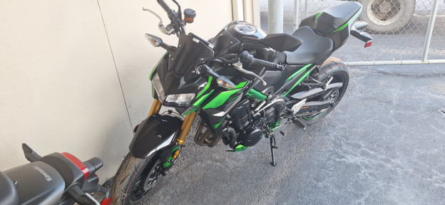 repo 2024 Kawasaki ZR900MRFNL Z900 SE for sale at a bank