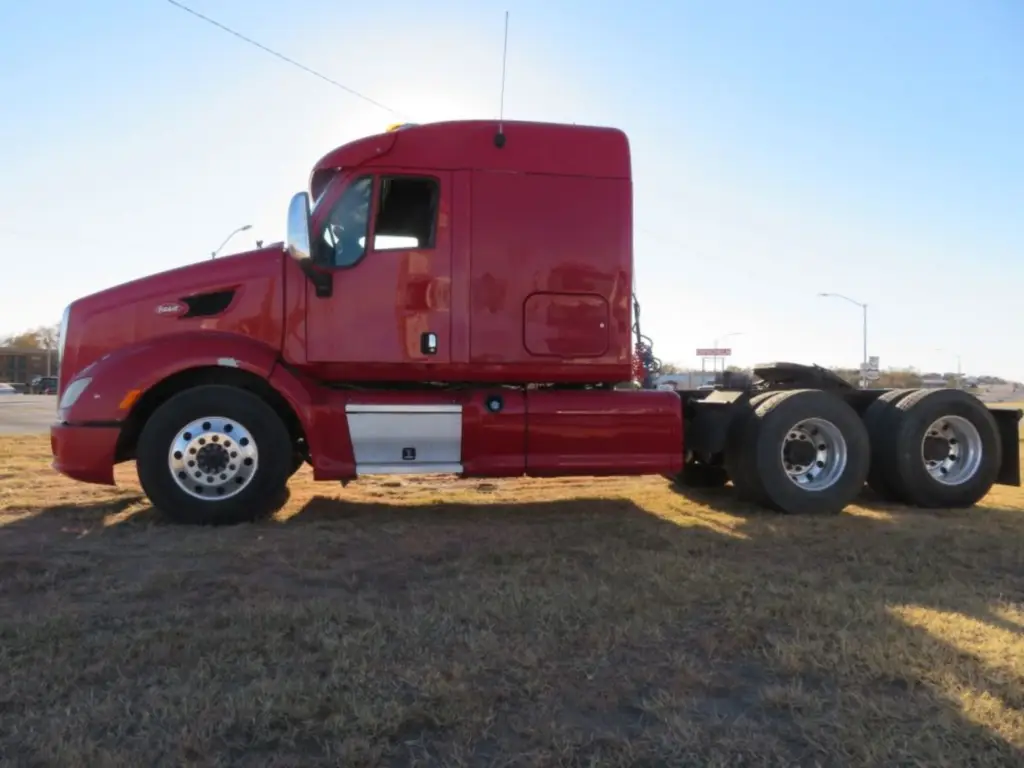 2013 Peterbilt 587