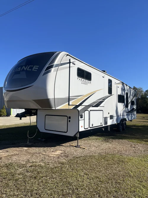 2021 Alliance RV Paradigm Series M-372RK