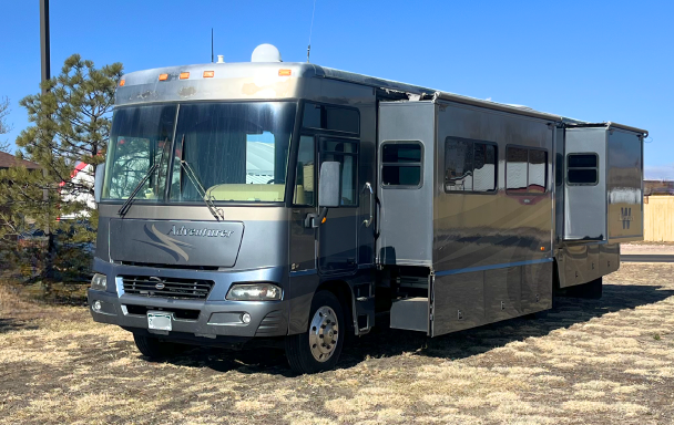 2005 Winnebago M-37B