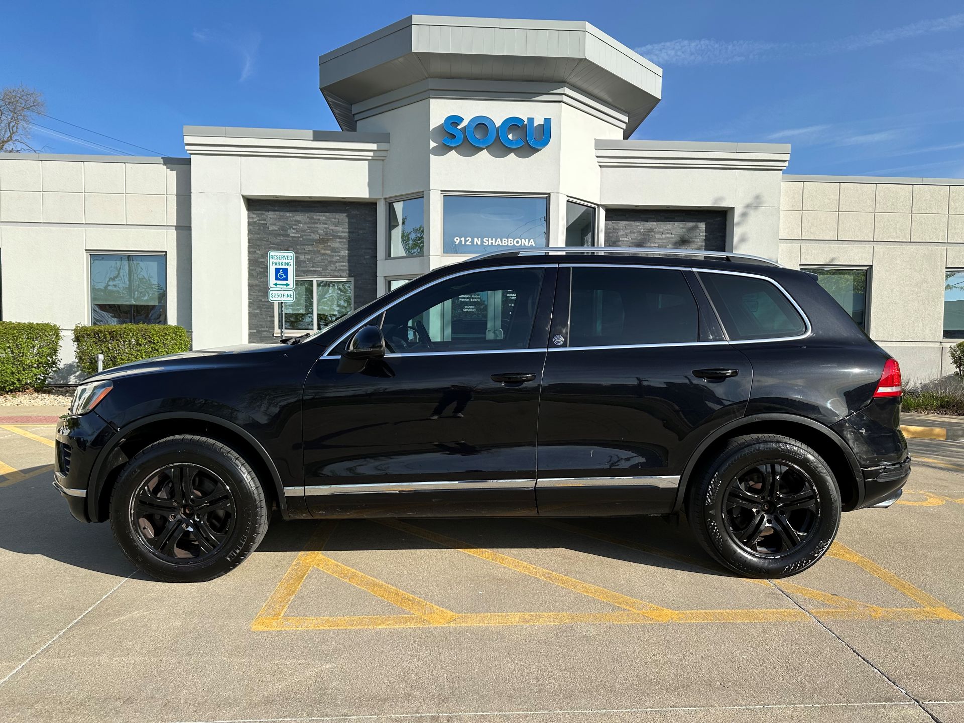 2017 Volkswagen Touareg Utility 4D Wolfs