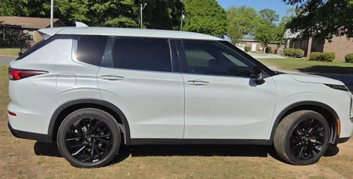 2023 Mitsubishi Outlander Black Edition repo for sale