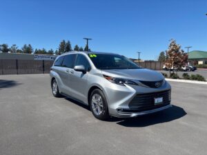 2024 Sienna Platinum 7-Passenger Van Repo For Sale