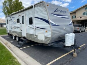 2013 Crossroads Zinger M-28BH repo for sale