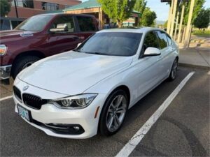 2018 BMW 3 Series 330i xDrive Sedan 4D