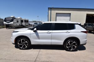 2022 Mitsubishi Outlander ES