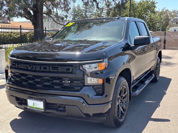 2025 Chevrolet Silverado 1500 Crew Cab Custom repo for sale