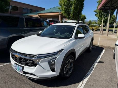 2025 Chevrolet Trax LT Sport Utility 4D
