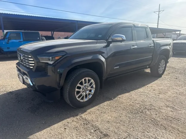 2025 Toyota Tacoma TRD Sport Double Cab 4WD repo for sale