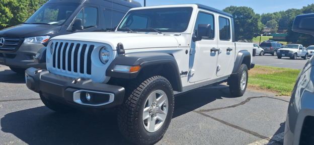 2023 Jeep Gladiator Crew Cab Sport S 4WD repo for sale